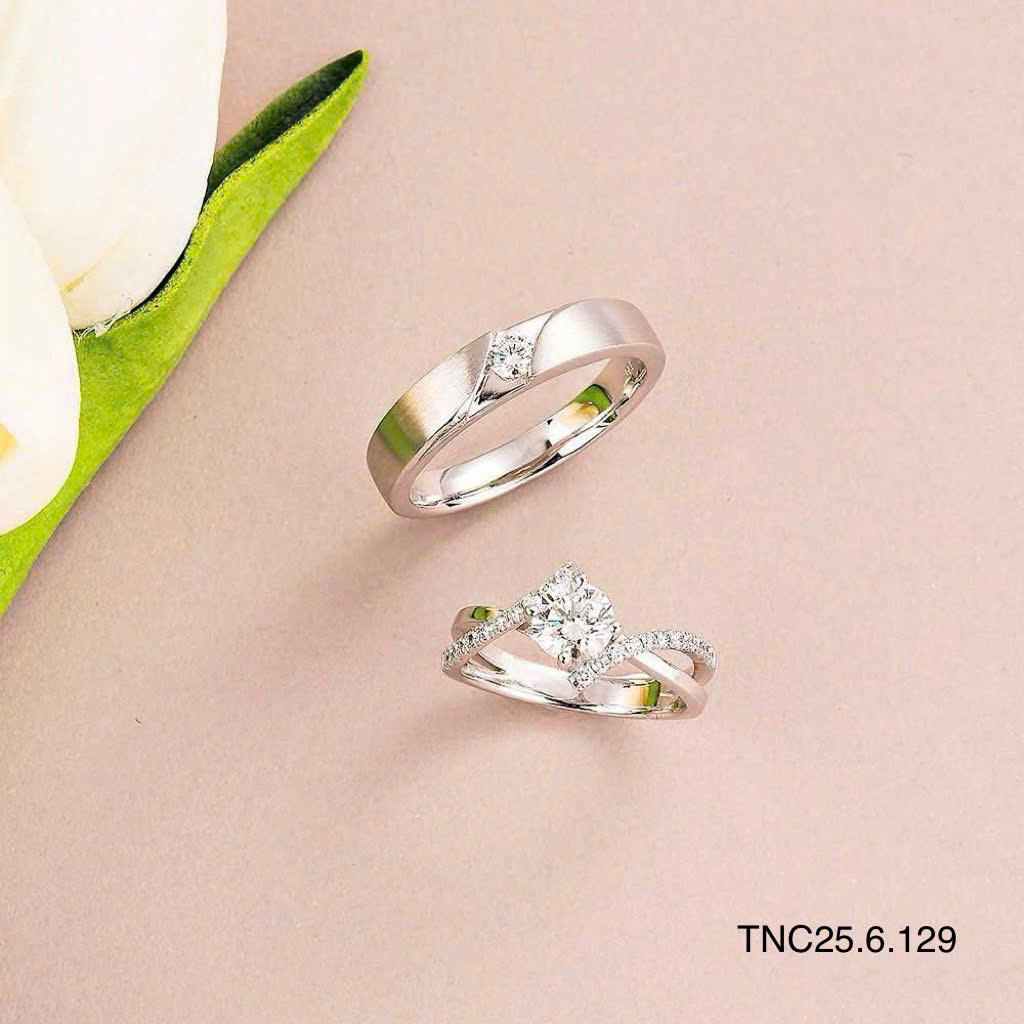 nhan-cuoi-vang-trang-dinh-da-moissanite-dep