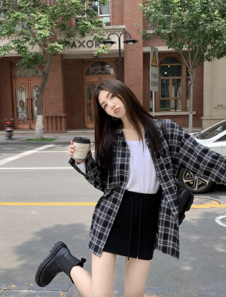 3 kiểu phối áo sơ mi caro &#34;dễ ẹt&#34; mà ai cũng nên ai biết: Mặc vào là trẻ ra 5 tuổi, hack dáng đến ngỡ ngàng - 4