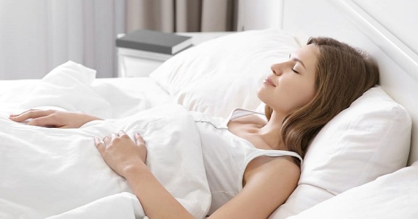 5 thói quen ngủ khoa học giúp da không nếp nhăn. Ảnh 1