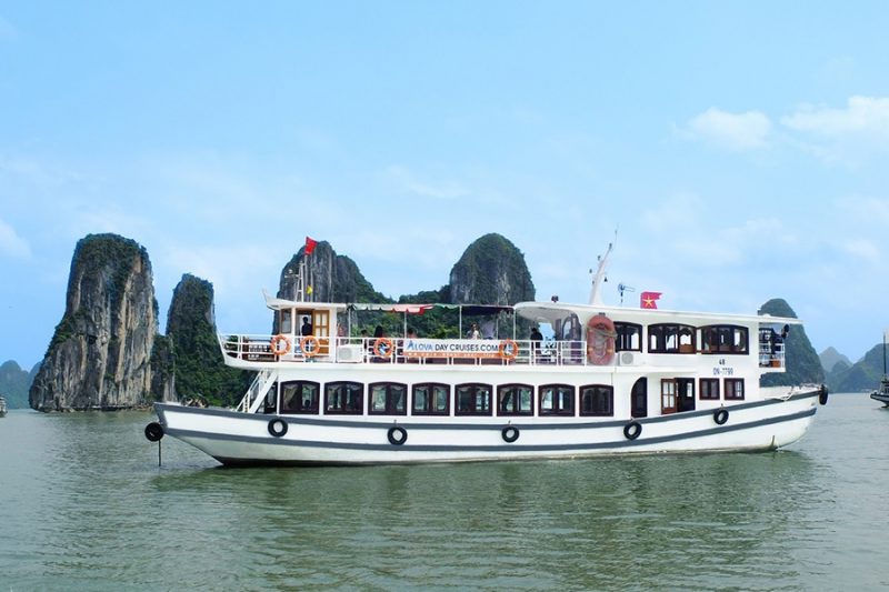 du-thuyen-tham-quan-ha-long-trong-ngay