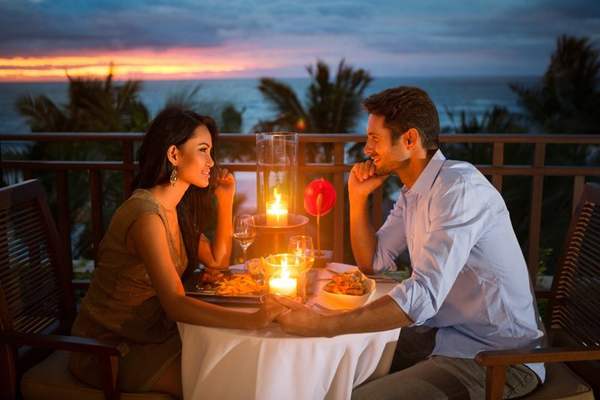 Câu chuyện “cầu hôn lại” vợ vào ngày kỷ niệm cưới