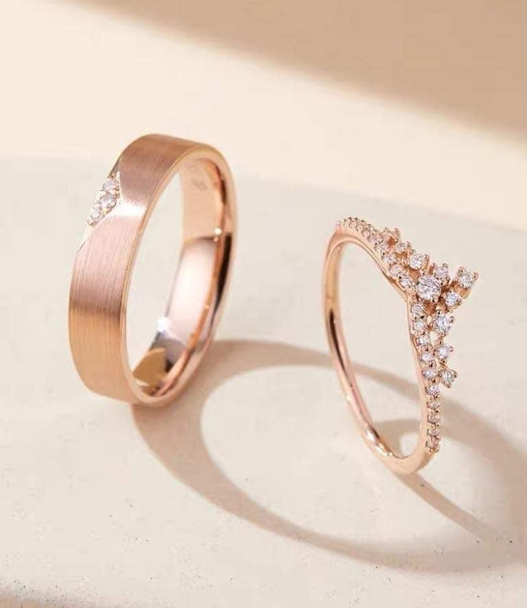 nhẫn-cưới-vàng-hồng-đẹp-nhất-khắc-tên