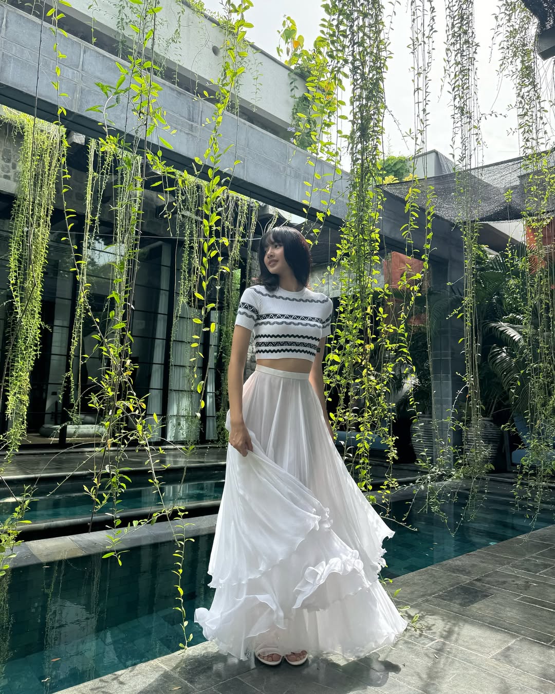 chan-vay-trang-dien-đi bien
