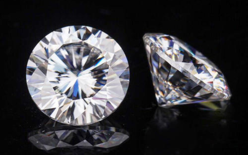 so-sanh-kim-cuong-va-da-moissanite