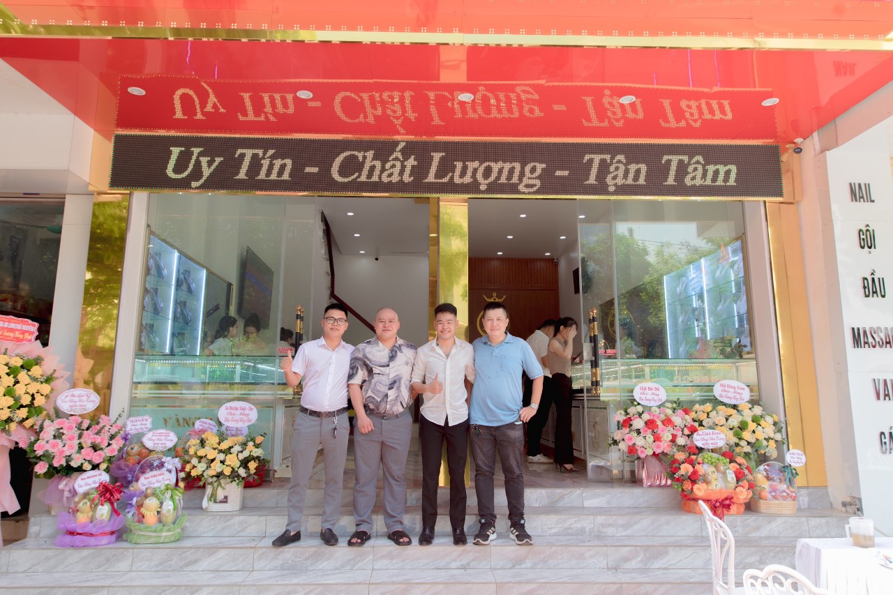 Học viên cezan mở hiệu